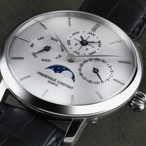 L'orologio 42 millimetri è disponibile in acciaio e in acciaio con placcatura in oro rosa.