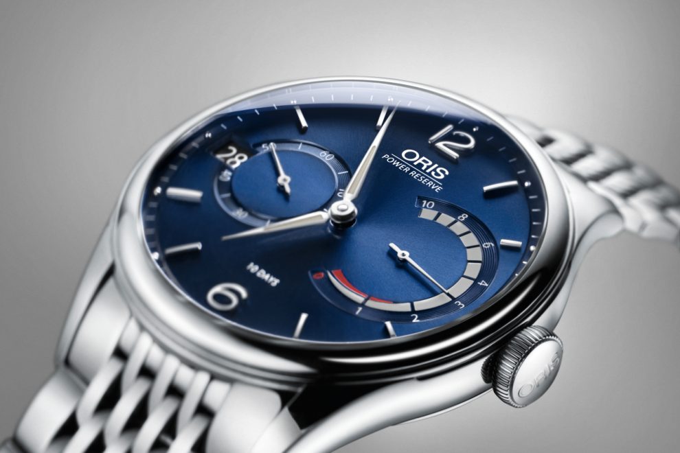 01 111 7700 4065-Set 8 23 79_prs_01.tif The Oris Artelier Caliber 111 with blue dial features an arch-shaped power reserve.