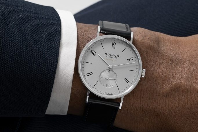 NOMOS Tangente Neomatik platinum gray. NOMOS Tangente Neomatik platinum gray.