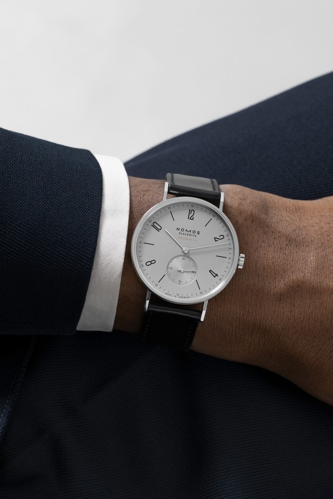 NOMOS Tangente Neomatik platinum gray.