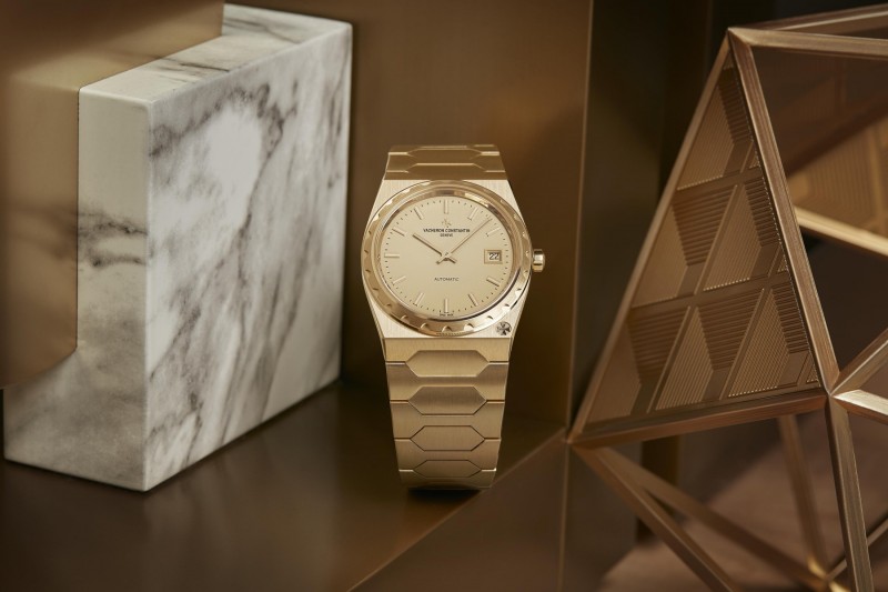 Vacheron Constantin Historiques 222 watch in 18-karat yellow gold. 