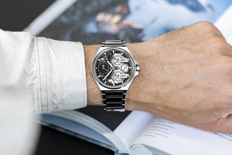 AS_ONEWEEK_Manufacture_Edition_Artworth_Wristshot_01b The New Anthracite-Colored Marvel: Armin Strom’s One Week Manufacture Edition