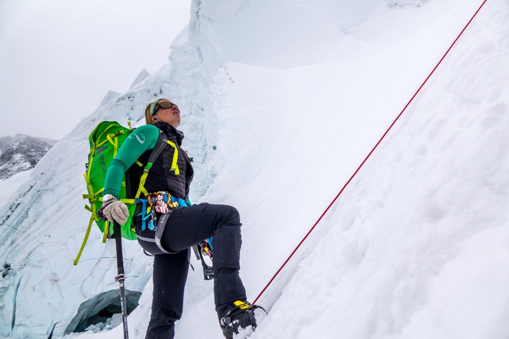 Alpina_PR_MelissaArnot_ClimbingEverest_Smartwatch1