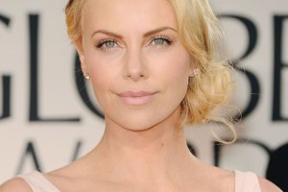 Charlize_Theron_Golden_Globes_Dior_Make_Up-300x200