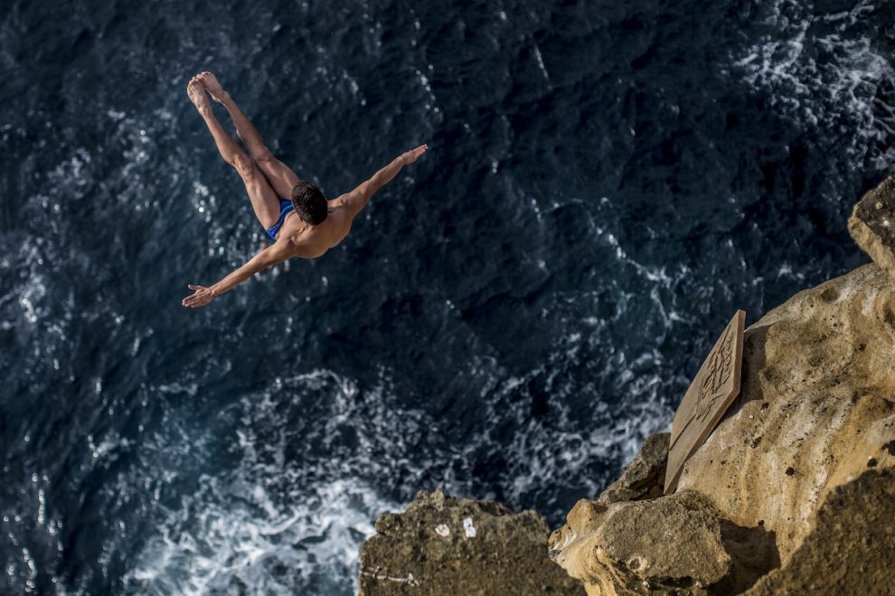 Jonathan Paredes – Action Mido Red Bull Cliff Diving