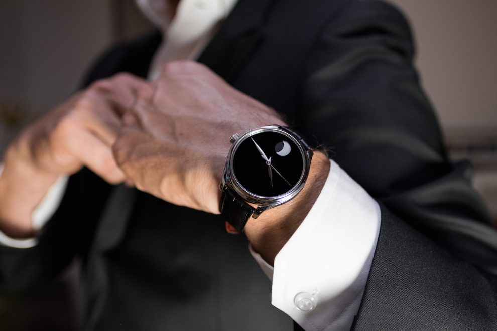Endeavour Perpetual Moon Concept_1801-1200_Lifestyle_01 H. Moser & Cie Endeavour Perpetual Moon Concept watch