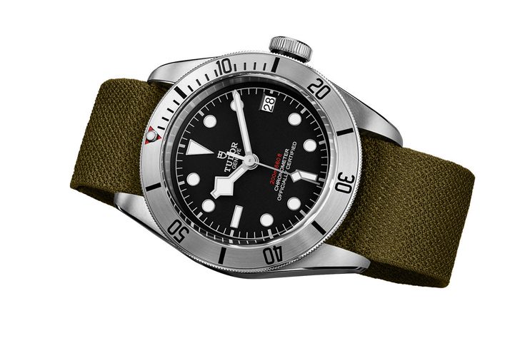 HERITAGE BLACK BAY STEEL_Fabric Tudor Heritage Black Bay Steel with Khaki green fabric strap.