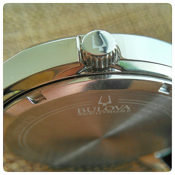 case back of the Bulova Accutron II (photo C: Ryan Johnson) 