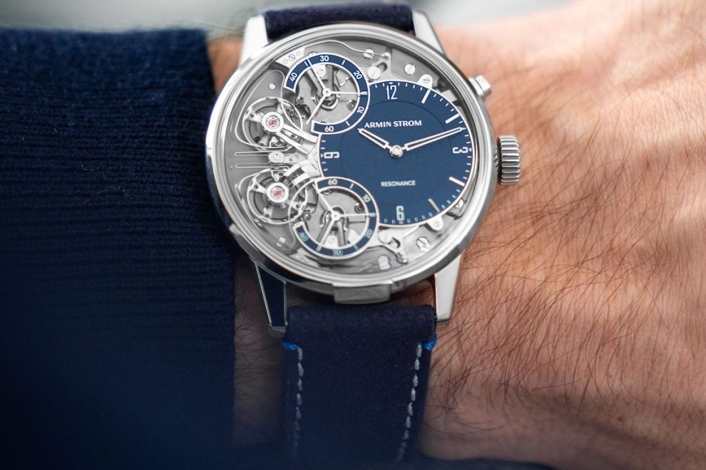 Armin Strom Mirrored Force Resonance Manufacture Edition Blue v Armin Strom Mirrored Force Resonance Manufacture Edition Blue