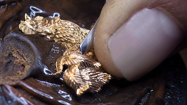 Hand engraving the Jaquet Droz Petite-Heure Minute Year of the Chinese Fire Rooster watch