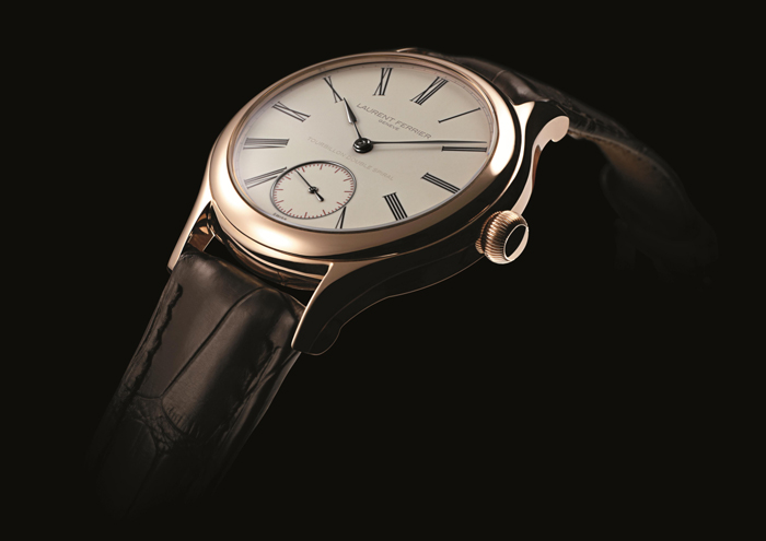 The Laurent Ferrier Galet Classic Tourbillon Double Spiral does not reveal the tourbillon escapement on the dial side. 