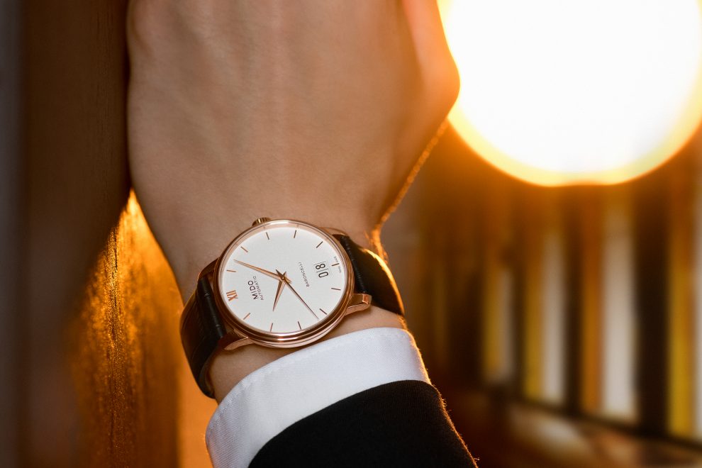 M027.426.36.018.00_Mido_Automatic Swiss Watches_Baroncelli Big Date_PRDigital_02 Mido Automatic Baroncelli Big Date watch on the wrist offers simple elegance.