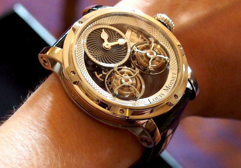 Louis Moinet Mobilis on the wrist has a beautiful fit. 