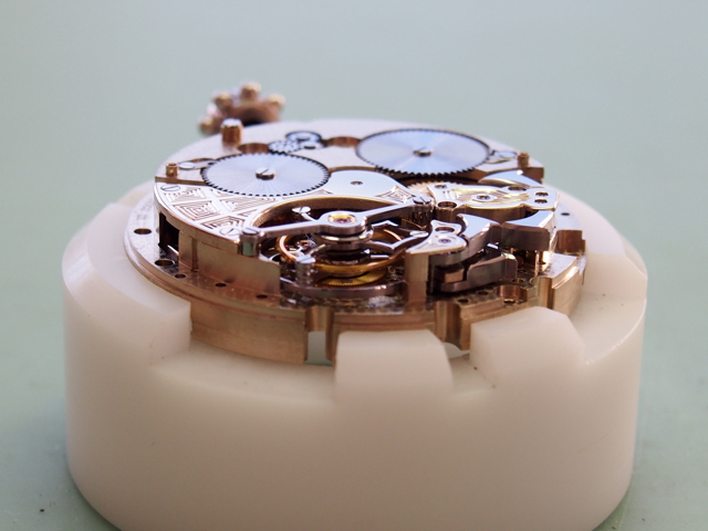 The true beauty of the mechanical watchmaking world lies within. (Photo: R. Naas, ATimelyPerspective) 