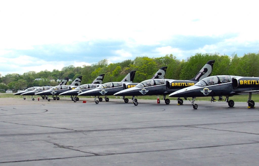  fighter jets of the Breitling Jet Team.