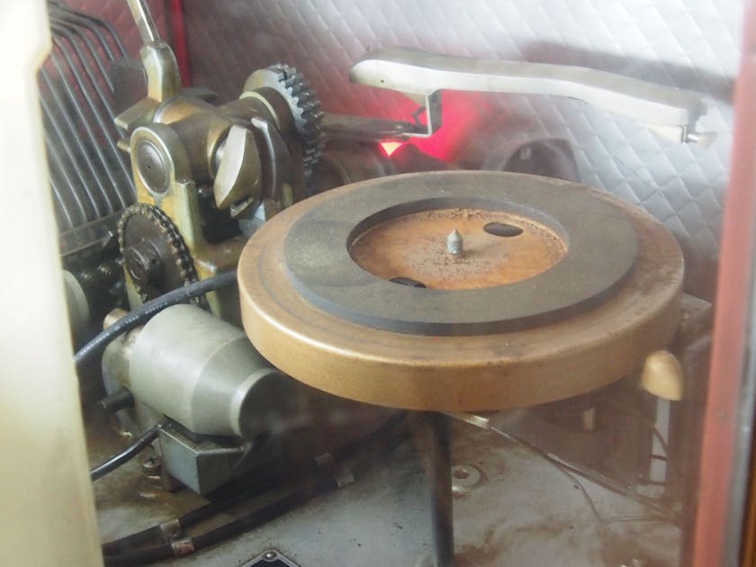 The inner workings of a 1950's jukebox (photo: R. Naas) 