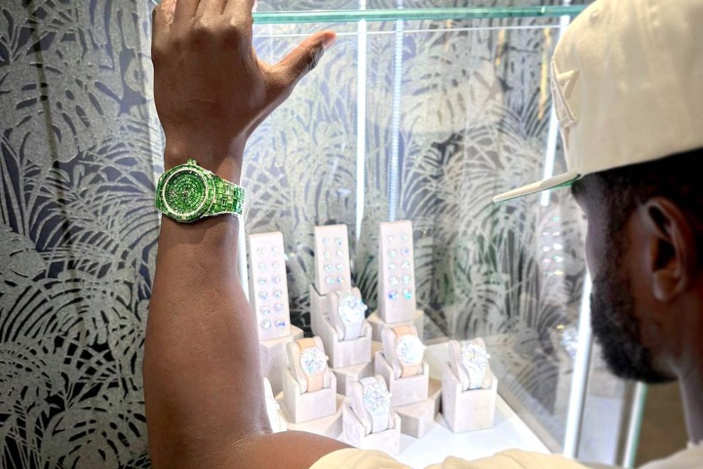 Floyd Mayweather buys $1 million Avi & Co. Hue gemstone watch set of four timepieces. Floyd Mayweather buys $1 million Avi & Co. Hue gemstone watch set of four timepieces.