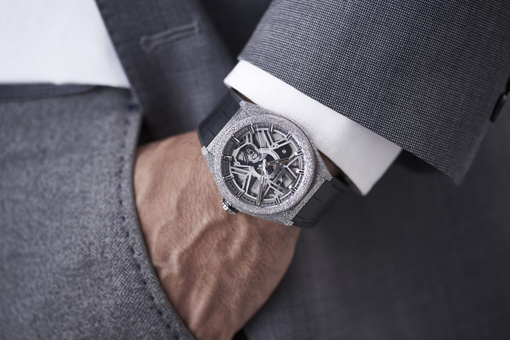 The case of the Zenith Defy Lab watch is made of Aeronith, ultra light aluminium composite case developed in conjunction with Hublot.