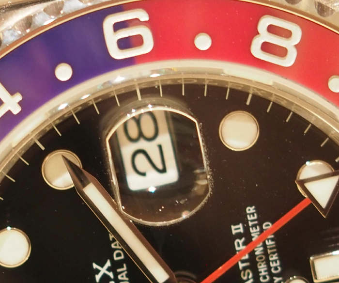 The coloration of the bezel with distinctive start/end colors is the result of a patented process. 