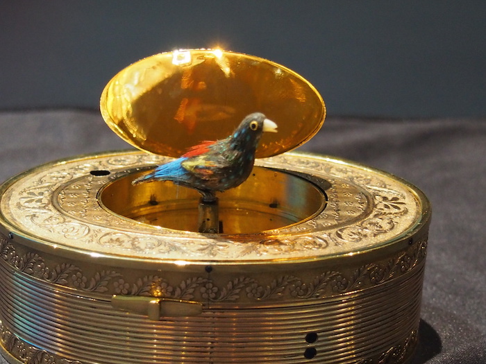 Antique singing bird snuff box by Jaquet Droz 