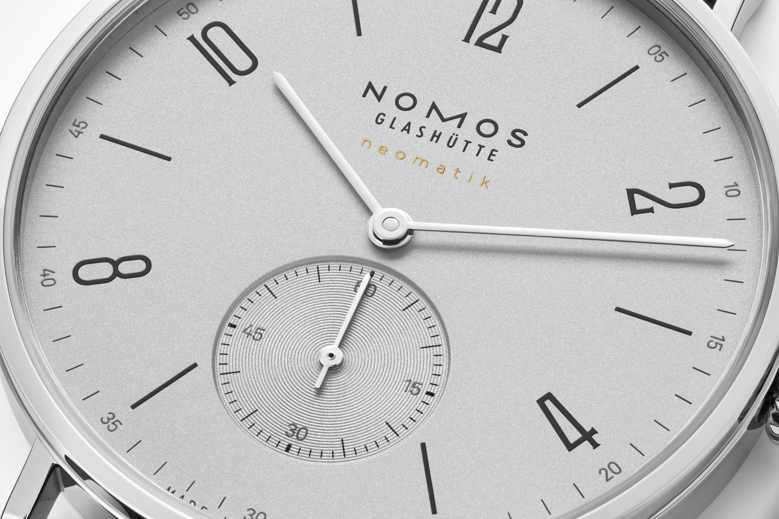 NOMOS Tangente Neomatik platinum gray.