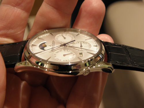 side view of the 9.2mm thick case of the Jager-LeCoultre Master Ulra-Thin perpetual