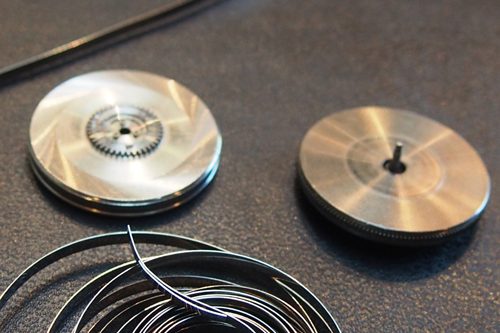 A.Lange-Sohne-watchmaking-Akademie-mainspring-into-barrel