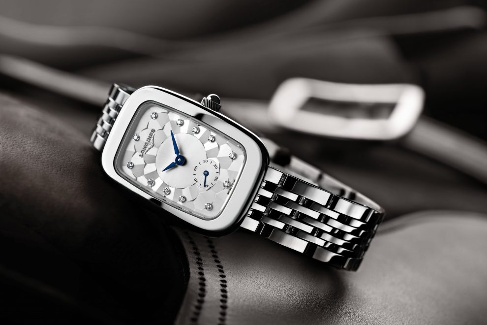 longines equestrian in the shape of its stainless-steel case, this Longines Equestrian timepiece features a silver-coloured “damier” dial enhanced by blued-steel hands and adorned with diamond indexes. The polished stainless-steel case and bracelet are further enhanced by the 60 Wesselton VVS diamonds, for a total of 0.504 carats, surrounding its bezel.