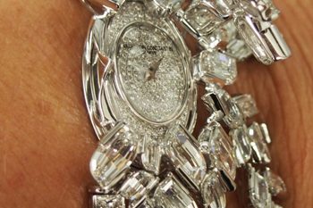 vahceron-constantin-lady-kalla-on-wrist