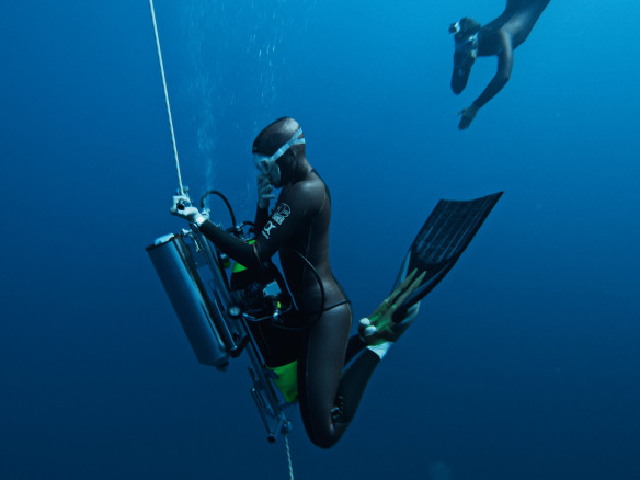 se_diver300m_divers_1600x1200