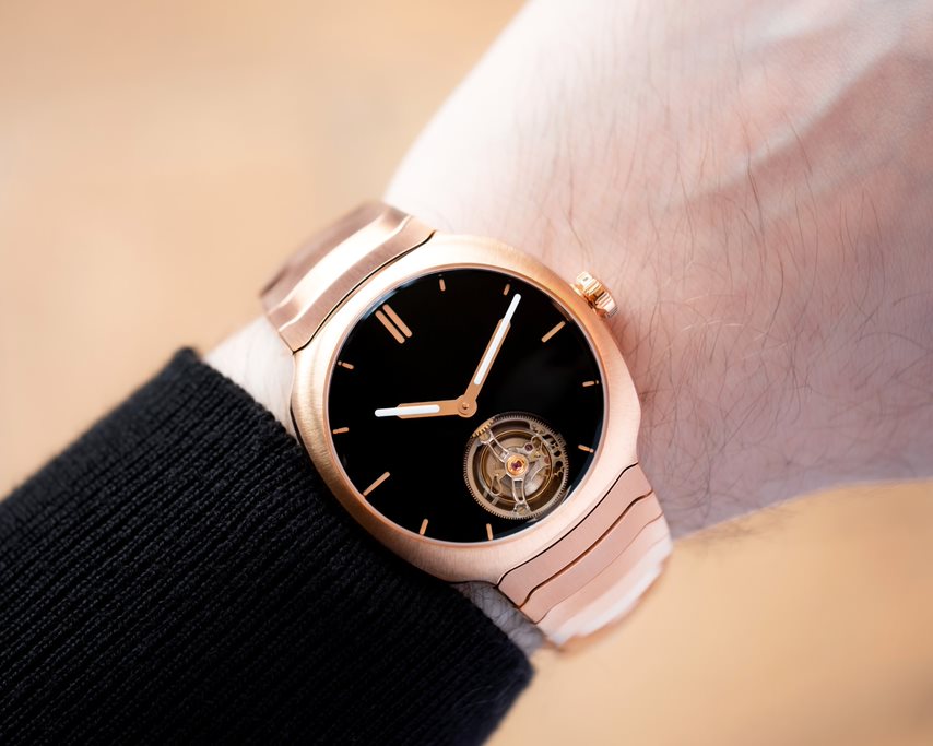 Introducing the Streamliner Tourbillon Vantablack® 18-karat gold watch